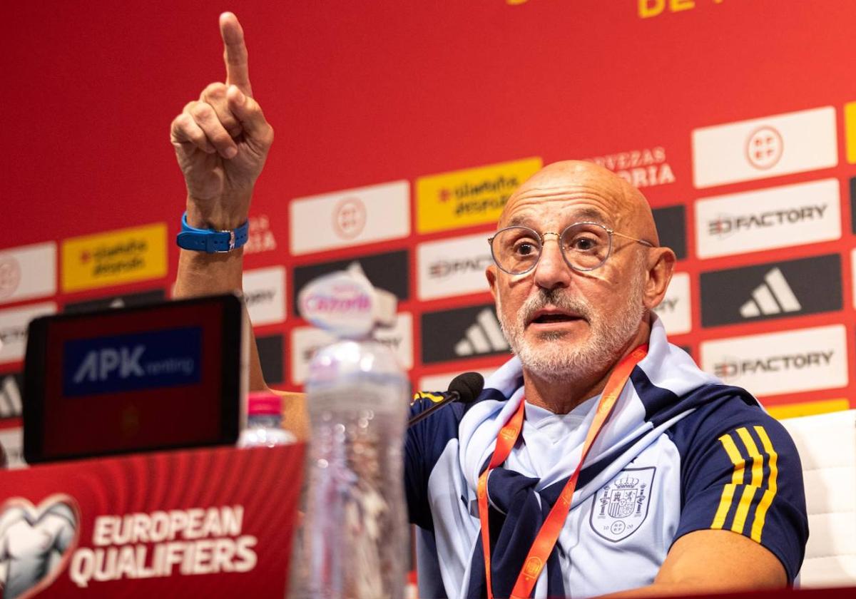 Luis de la Fuente, seleccionador nacional, durante su comparecencia.