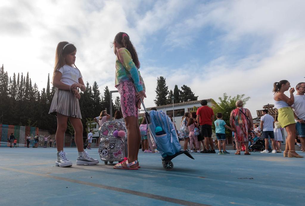 La vuelta al cole en Granada, en imágenes