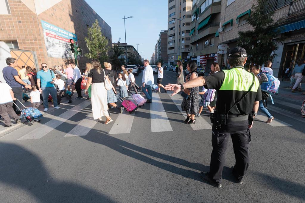 La vuelta al cole en Granada, en imágenes