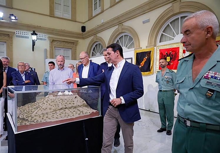 Imagen principal - El Patio de Luces se convierte en una subsede del Museo de la Legión hasta el día 15