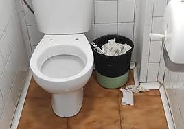 Así están los baños públicos del mercado de Los Ángeles: «Esto es indecente»