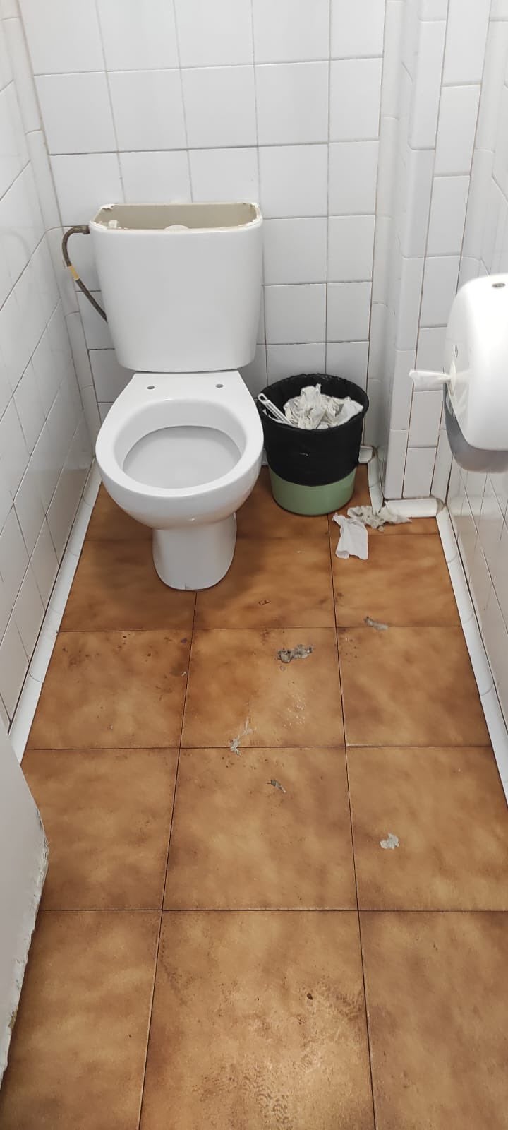 Así están los baños públicos del mercado de Los Ángeles: «Esto es indecente»