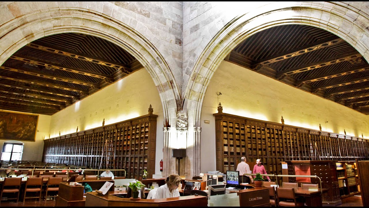 Biblioteca de la Universidad de Granada situada en el Hospital Real.