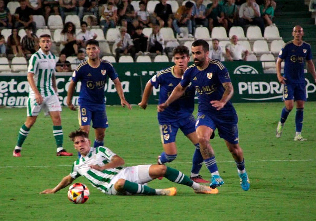 Lance del partido disputado en El Aercángel.