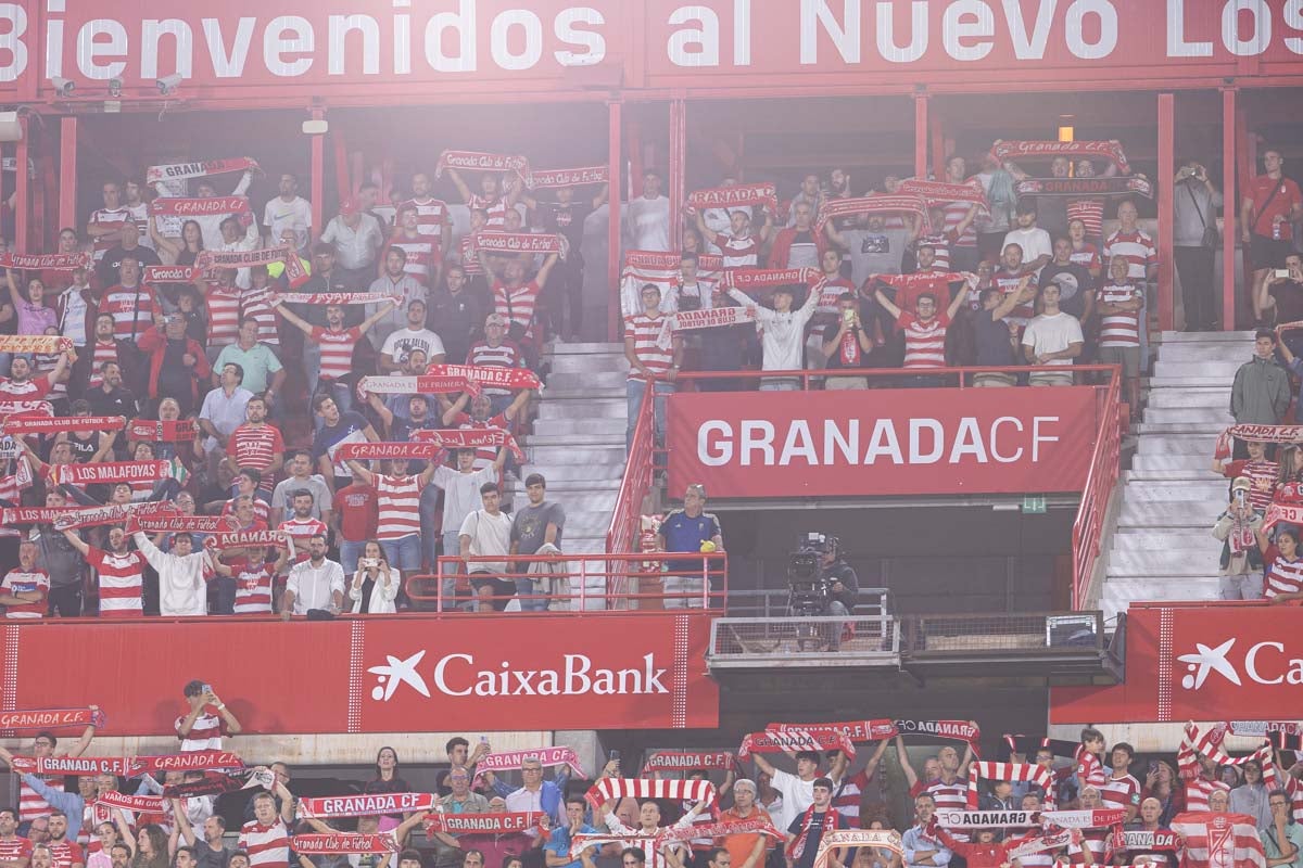 Encuéntrate en la grada en el Granada-Girona