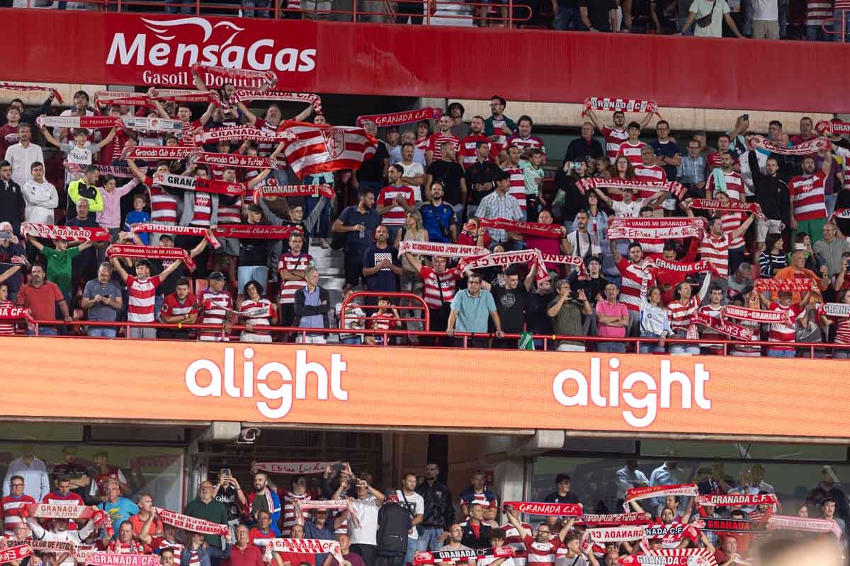 Encuéntrate en la grada en el Granada-Girona