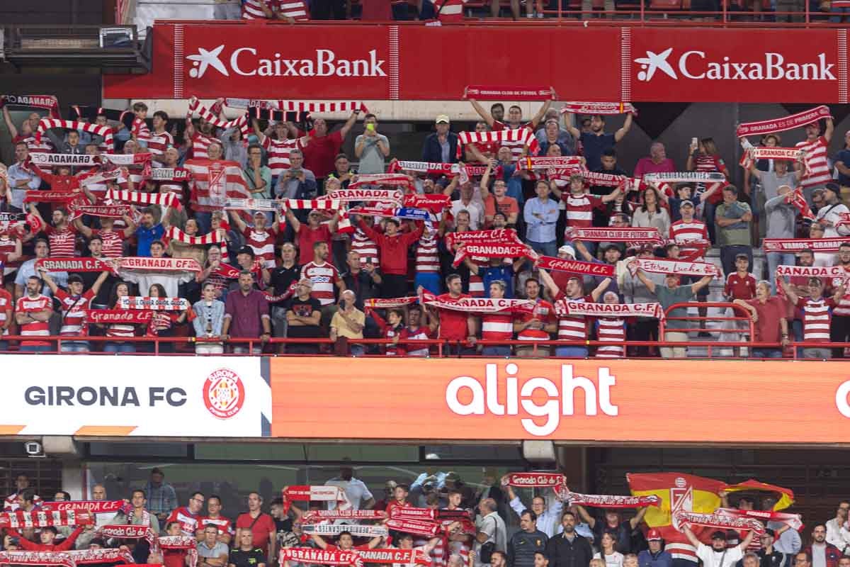 Encuéntrate en la grada en el Granada-Girona