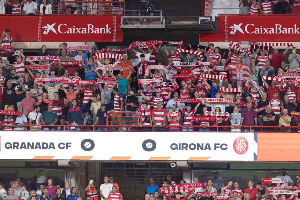 Encuéntrate en la grada en el Granada-Girona