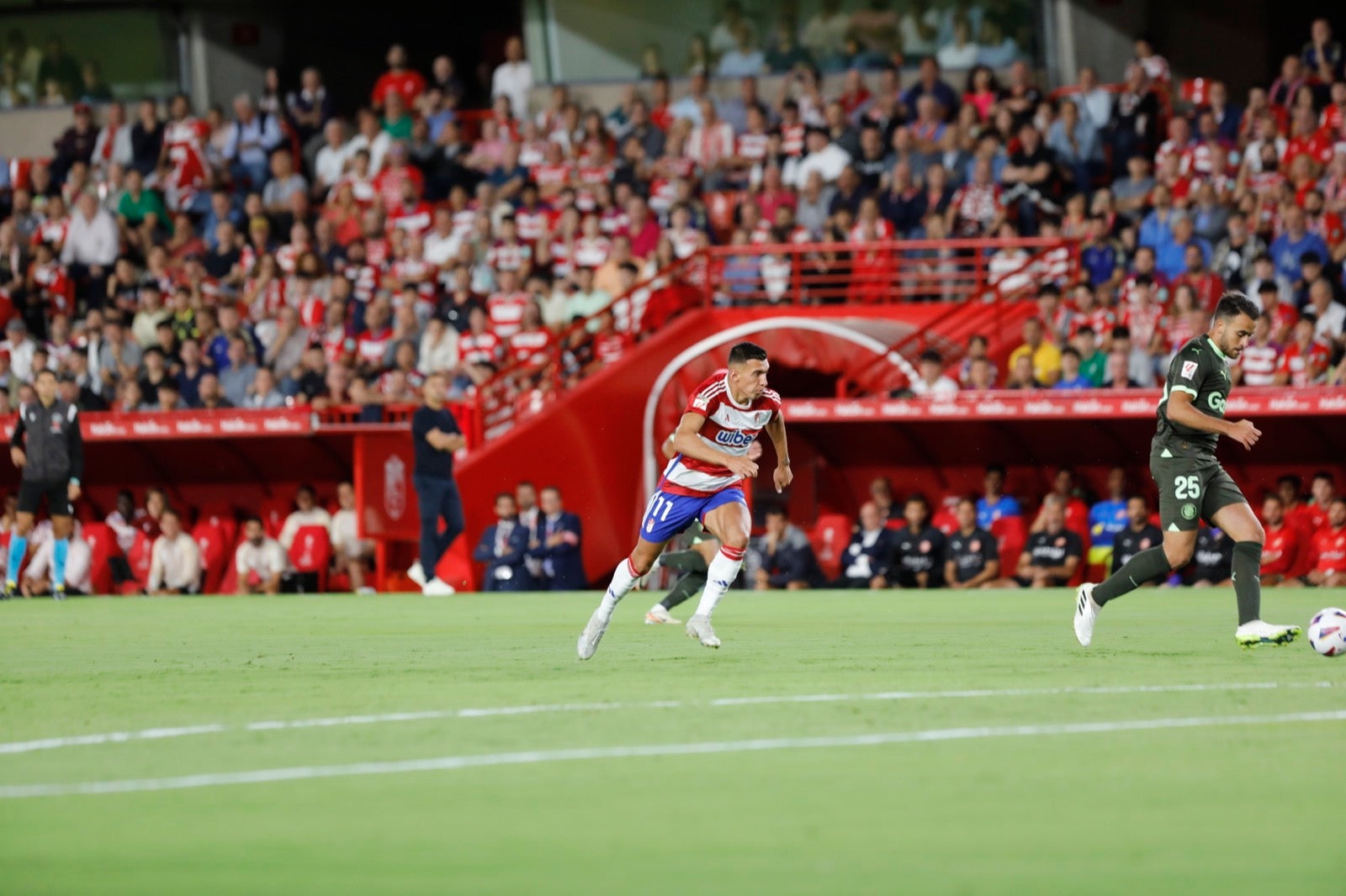 Encuéntrate en la grada en el Granada-Girona