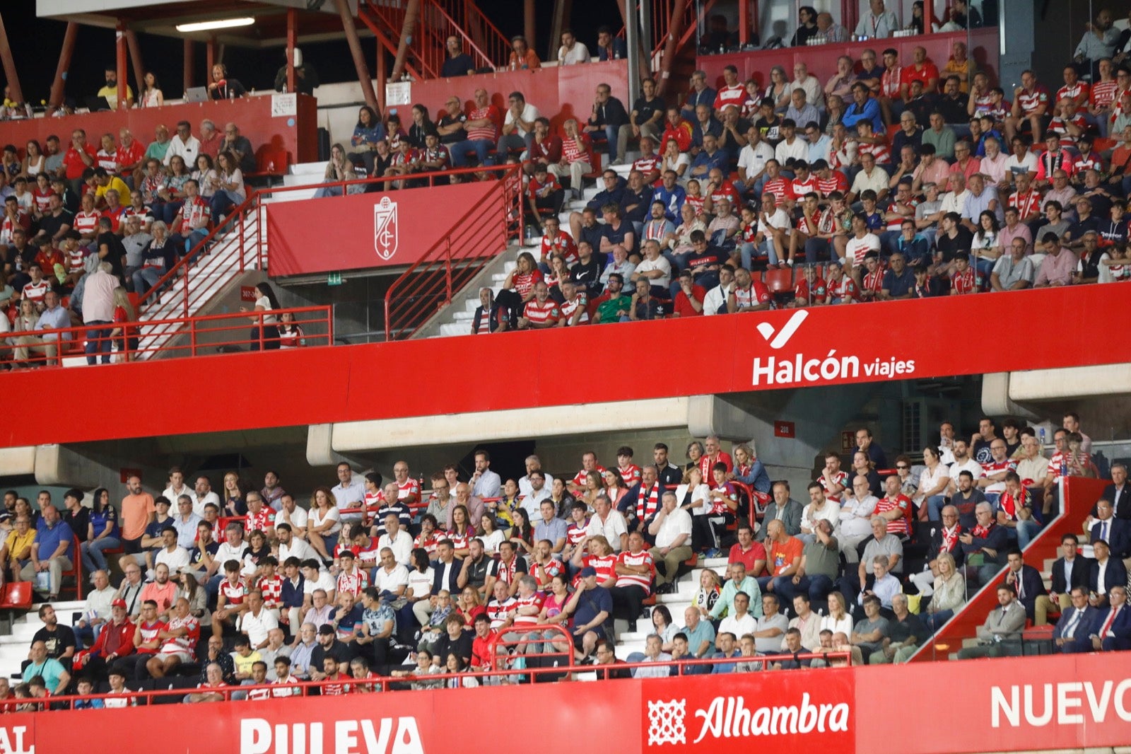 Encuéntrate en la grada en el Granada-Girona