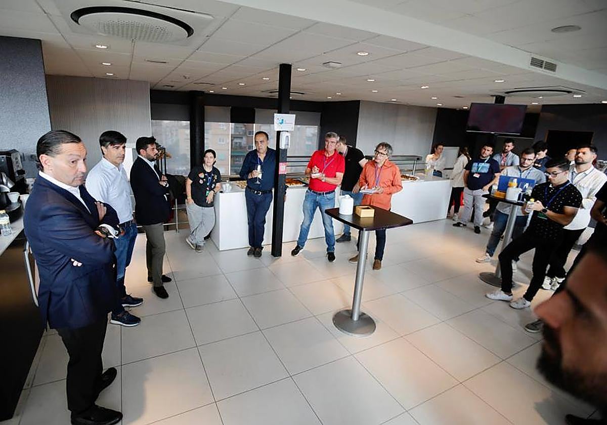 Comparecencia informal ante los medios de comunicación de la cúpula del club.