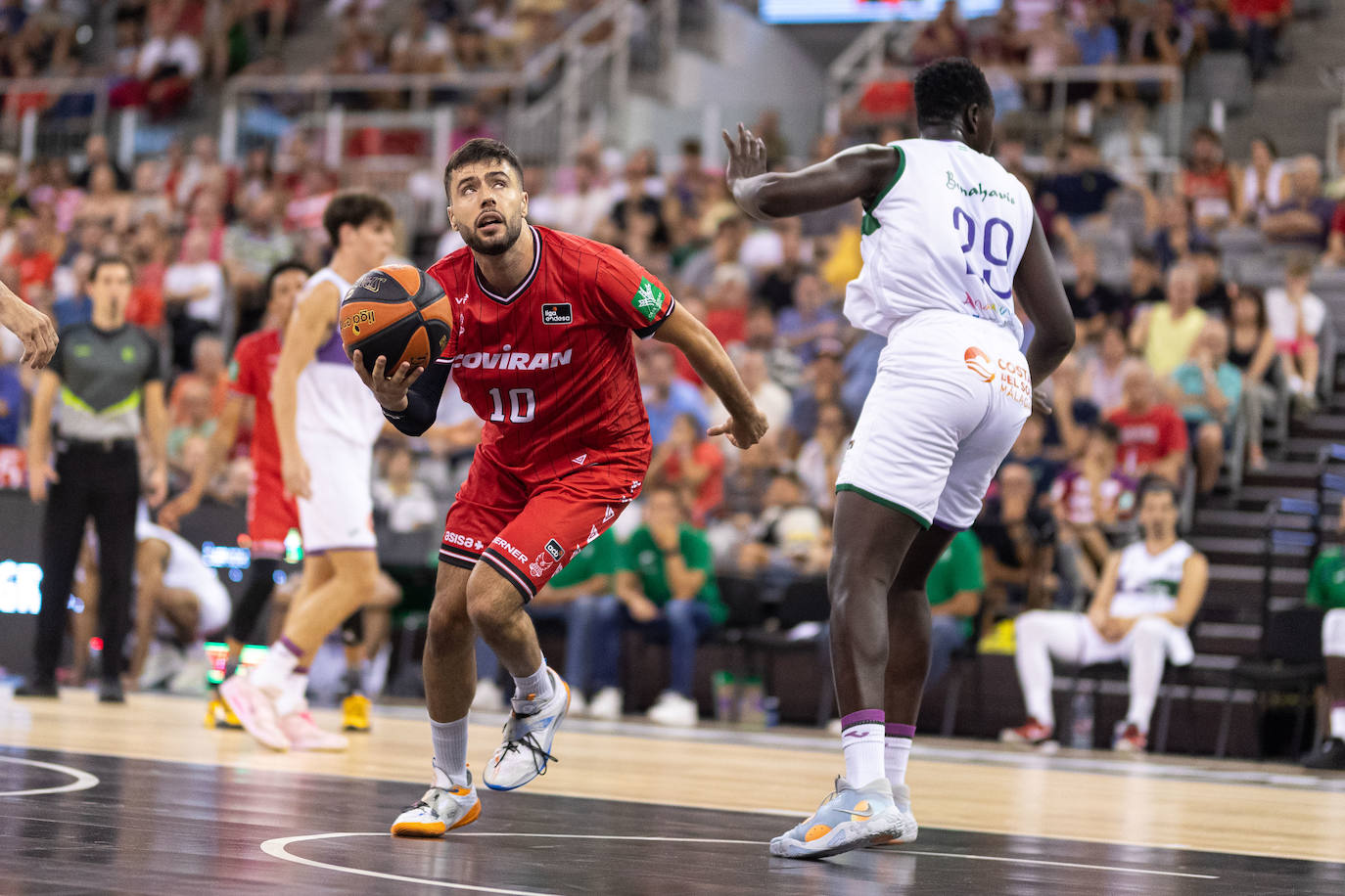 De vuelta a casa, Germán Martínez (i) está dejando buenas sensaciones ante su debut en la ACB.