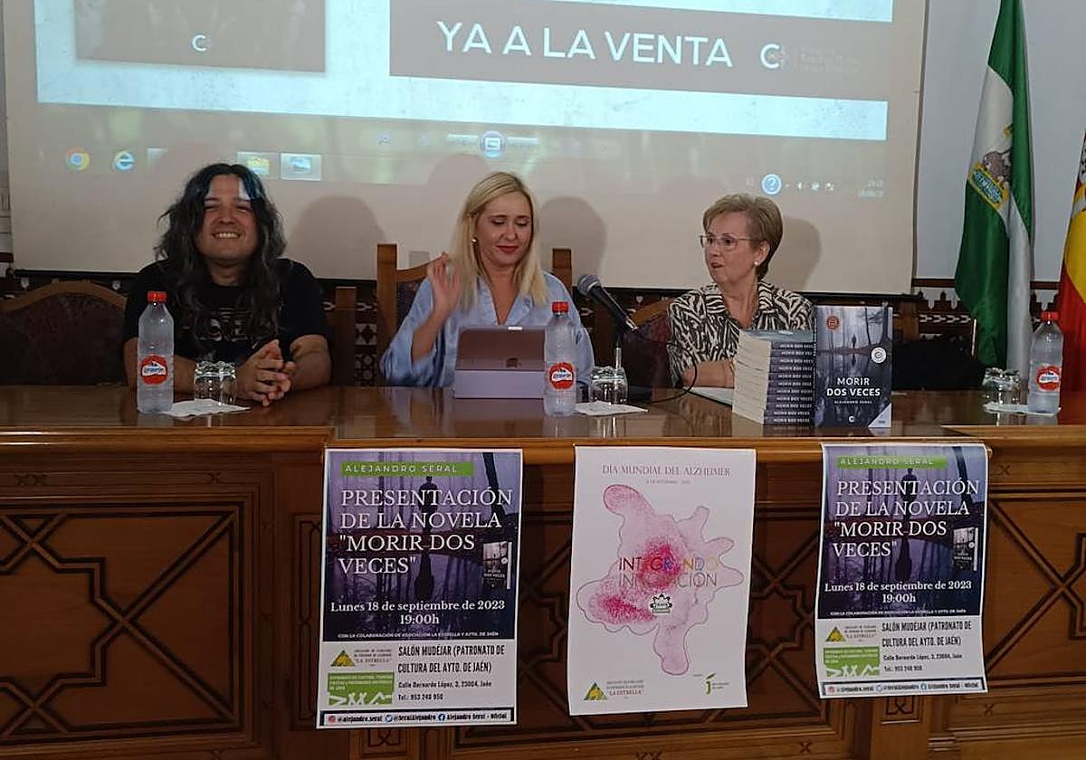 Alejandro Seral, María Espejo y María Collado, en la presentación del libro.