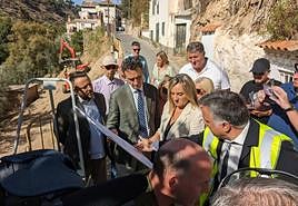 La alcaldesa de Granada, Marifrán Carazo, junto a los ediles de Urbanismo y Participación, este martes.