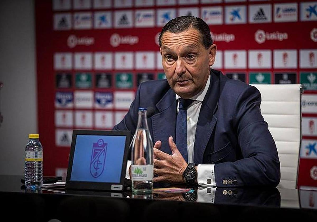 Alfredo García Amado, director general del Granada, comparece ante los medios de comunicación.