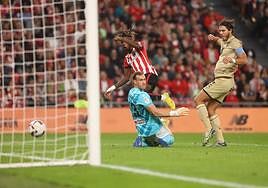 Nico Williams hacer el tercer gol el pasado año, con Fernando y Barbic sin poder hacer nada.