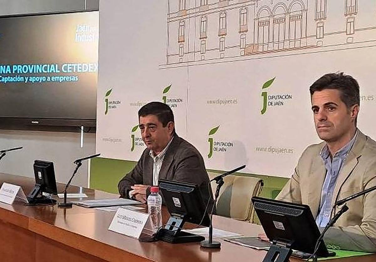 Francisco Reyes y Luis Miguel Carmona presentan la oficina de Cetedex.