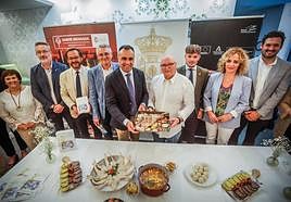 Francisco Rodríguez y Gregorio García presentan diversos platos de cordero segureño.