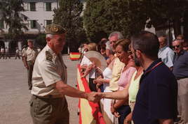 Juan García Martínez, durante su acto de despedida por su retirada del servicio activo del Ejército en el año 2000.