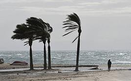 Las fuertes rachas de viento activan la alerta en Almería
