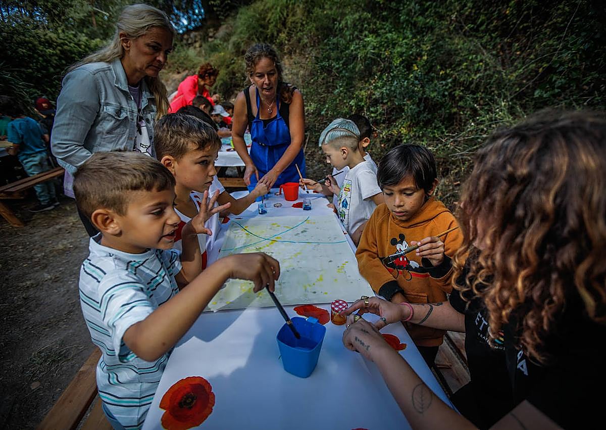 Imagen secundaria 1 - Los niños del Ceip La Vereda, en Cueva Secreta. 