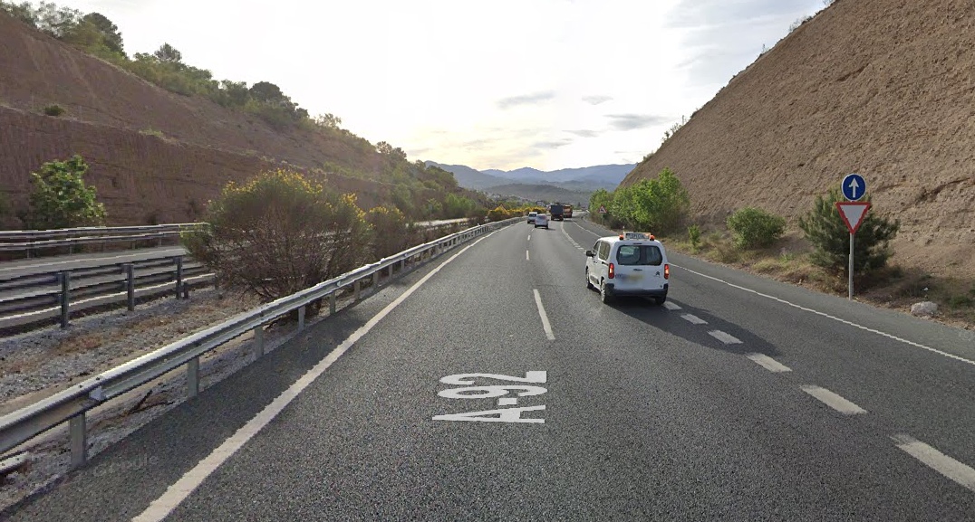 Un camión cae por un barranco y los restos del accidente provocan otro siniestro en la A-92