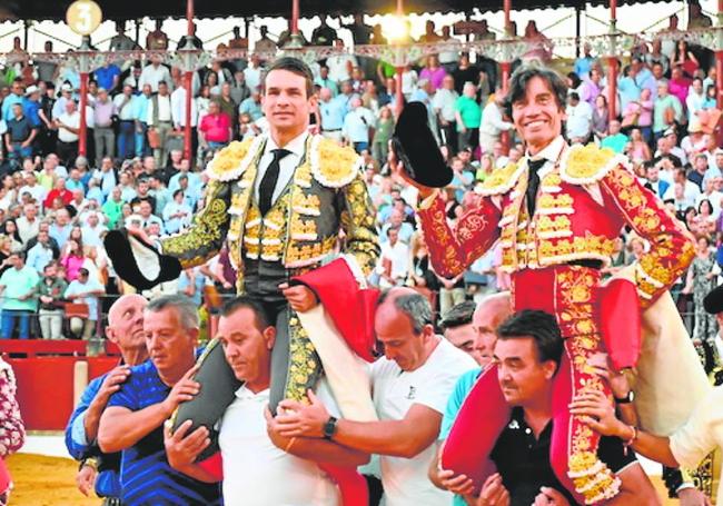 Manzanares y Curro Díaz salieron a hombros de la plaza.