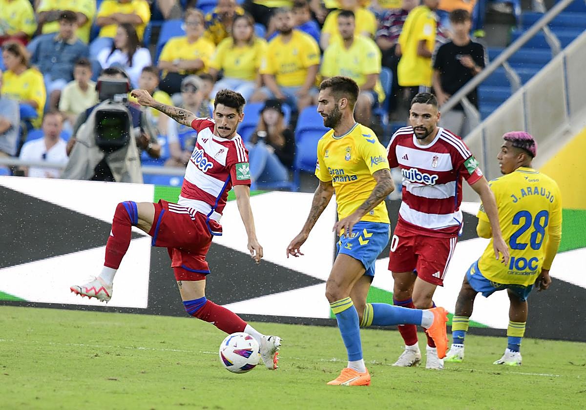 Kirian intenta irse de Neva y Puertas.