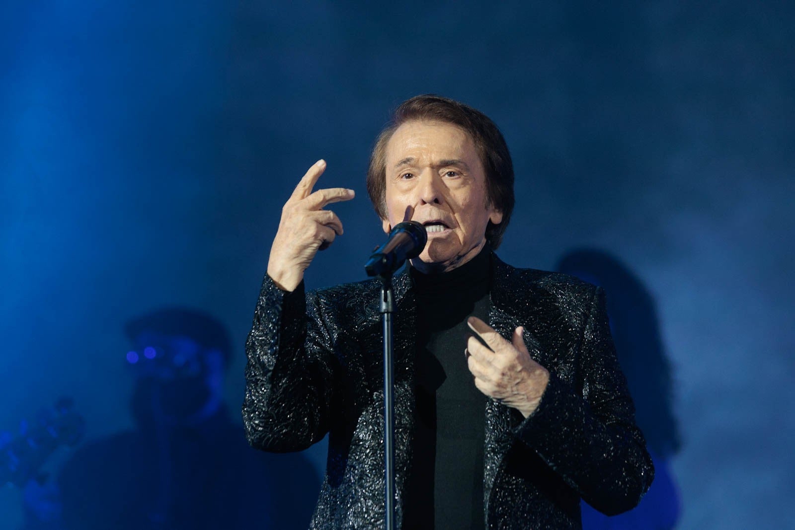 Las imágenes del concierto de Raphael en Granada