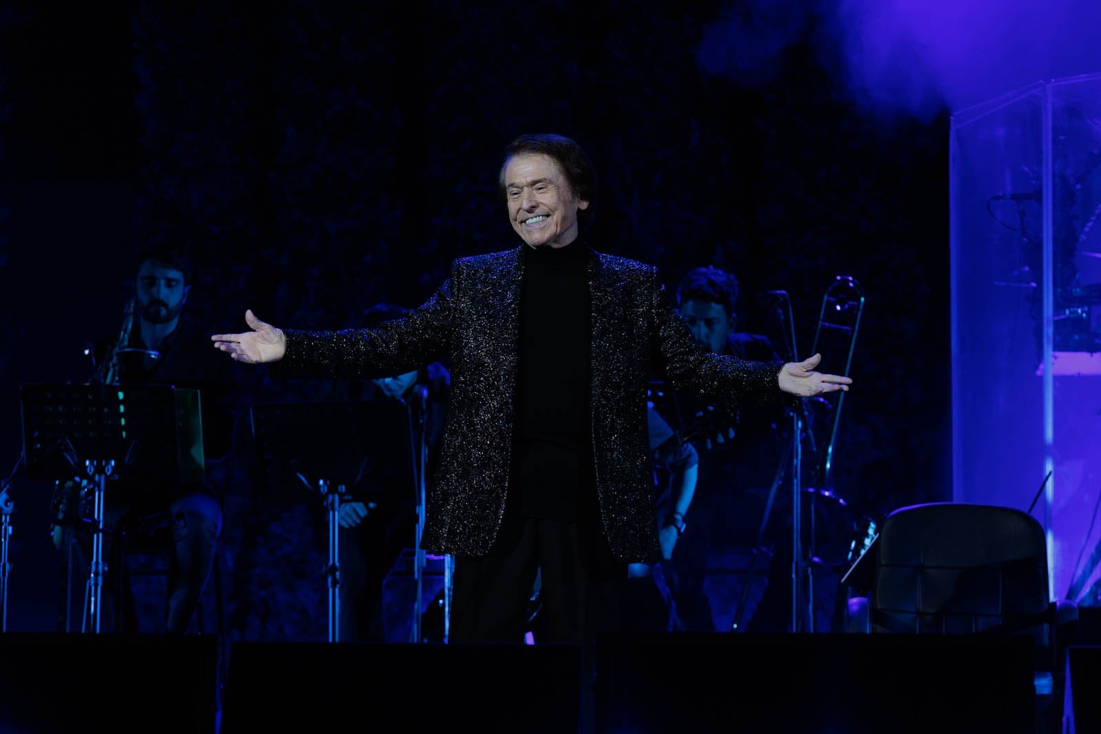 Las imágenes del concierto de Raphael en Granada