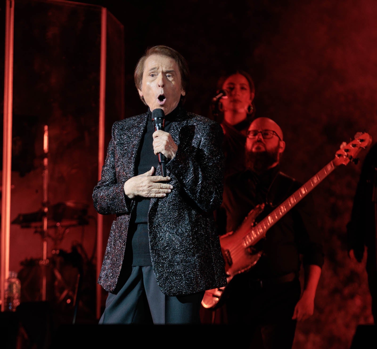 Las imágenes del concierto de Raphael en Granada