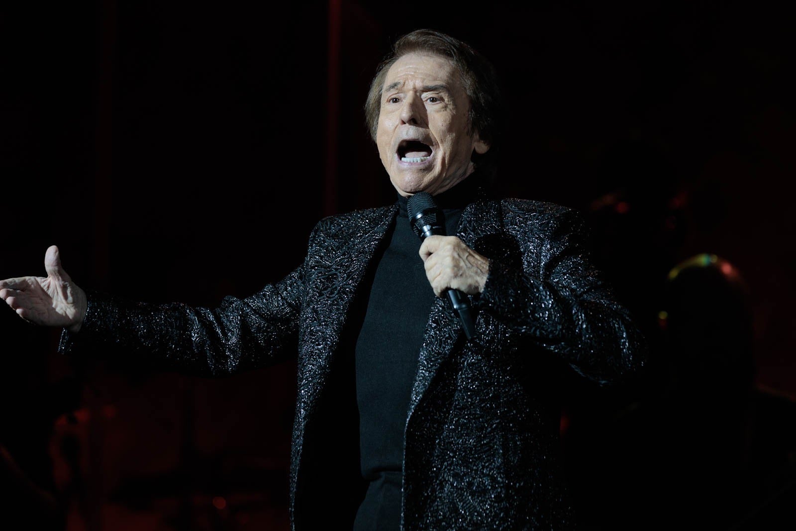 Las imágenes del concierto de Raphael en Granada