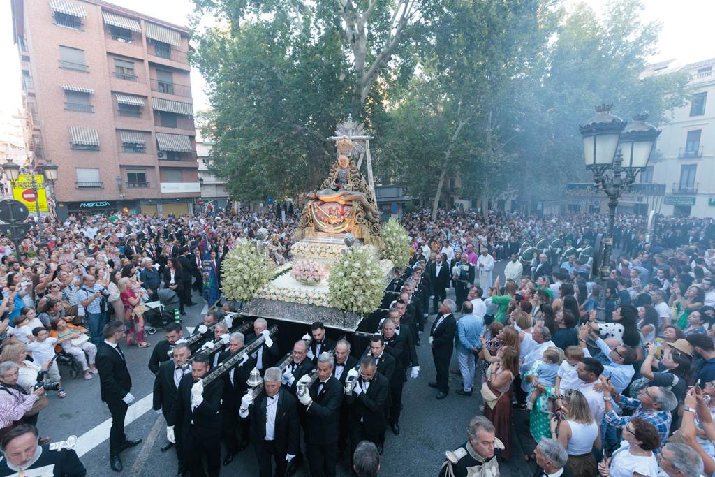 Las imágenes de la procesión de la Virgen de las Angustias