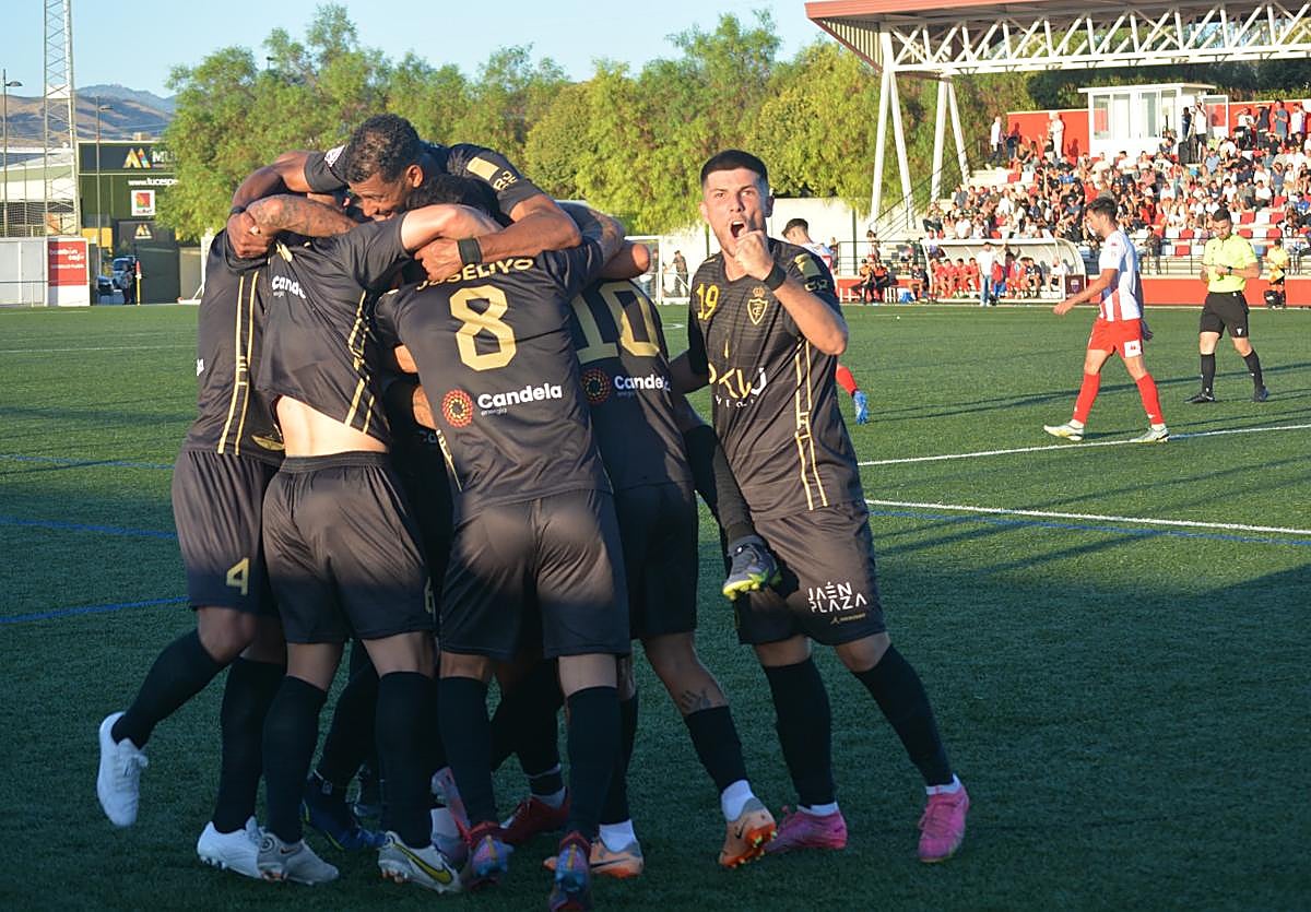 El Real Jaén recupera la senda de la victoria en Armilla