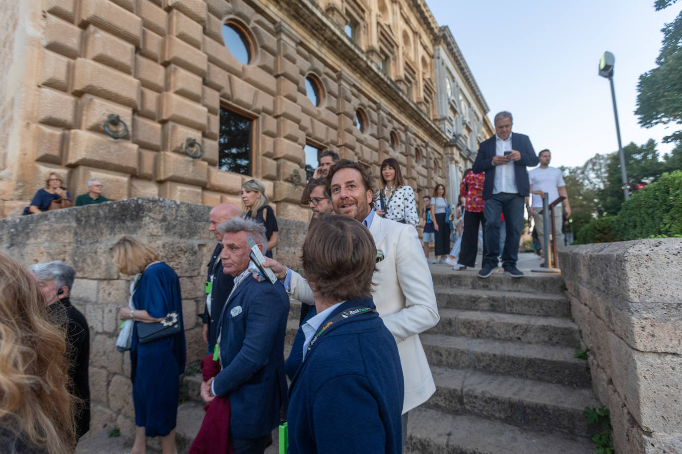 Las imágenes de la visita de los famosos con Raúl Berdonés a la Alhambra