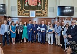 Foto de familia tras la entrega de los reconocimientos de Instituciones Penitenciarias.