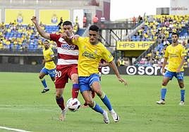 Pugna de Sergio Ruiz con Sergi Cardona.