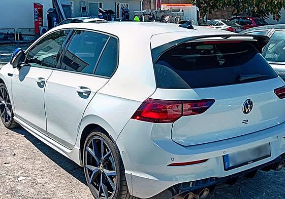 El vehículo interceptado por conducir de manera indebida en la capital.