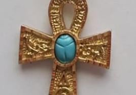 La cruz egipcia perdida en Pinos Puente.