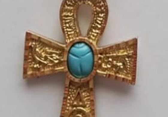 La cruz egipcia perdida en Pinos Puente.