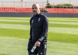 Paco López, antes de un entrenamiento del Granada la semana pasada.