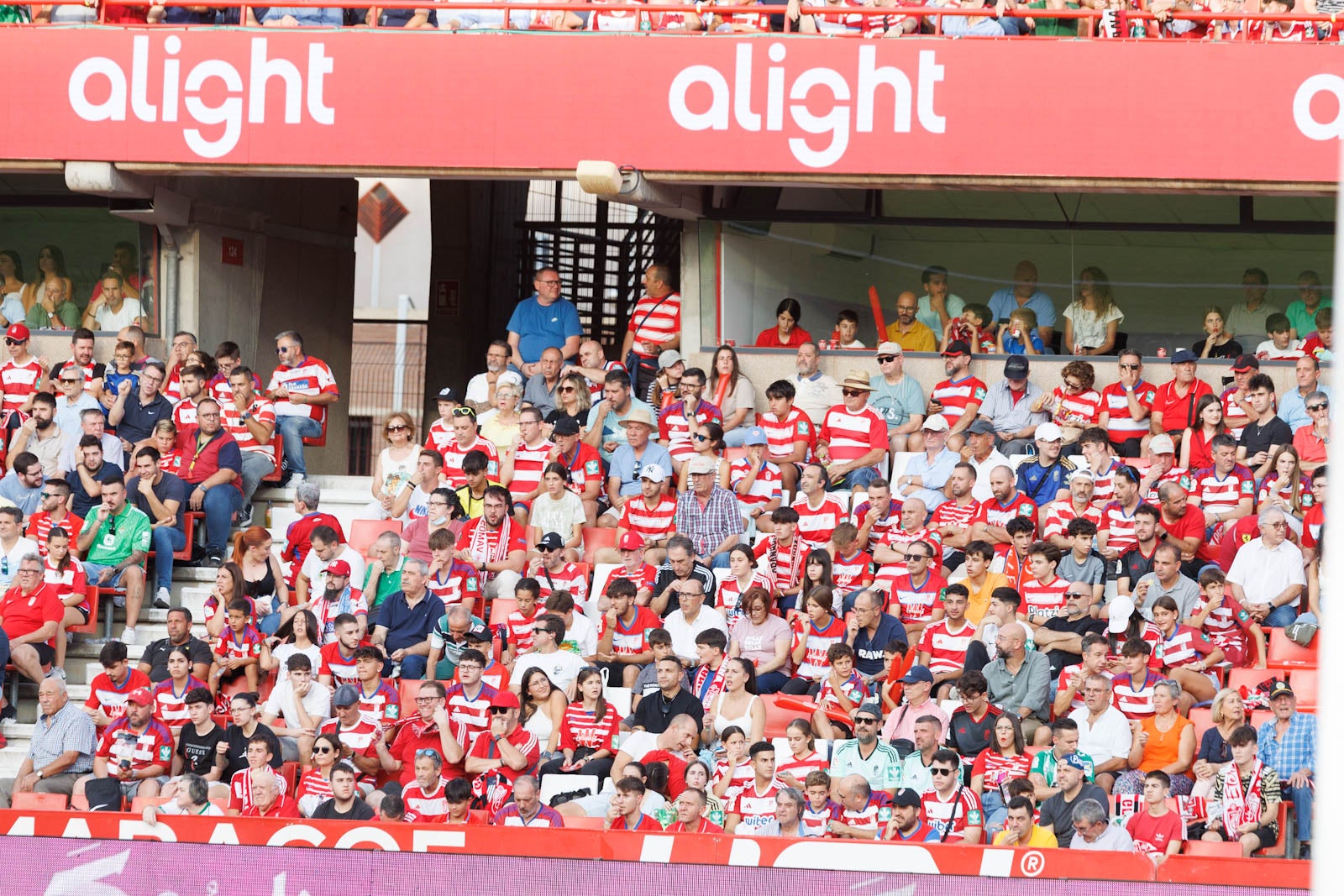 Búscate en la grada de Los Cármenes durante el Granada-Betis