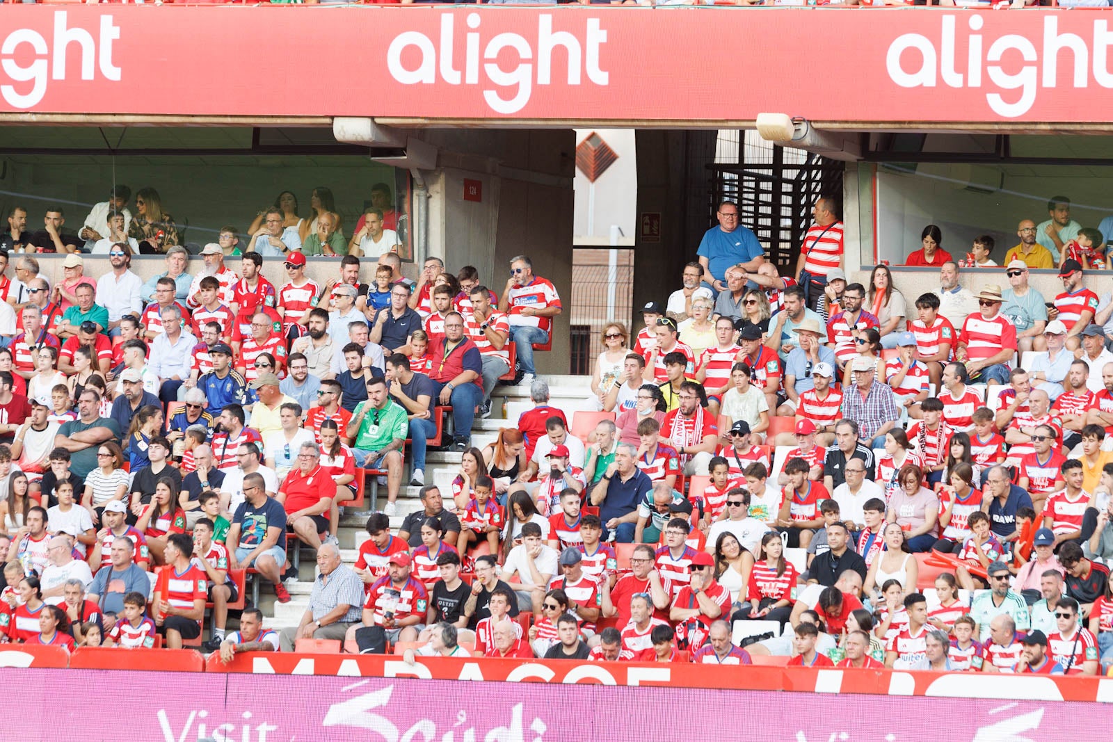 Búscate en la grada de Los Cármenes durante el Granada-Betis