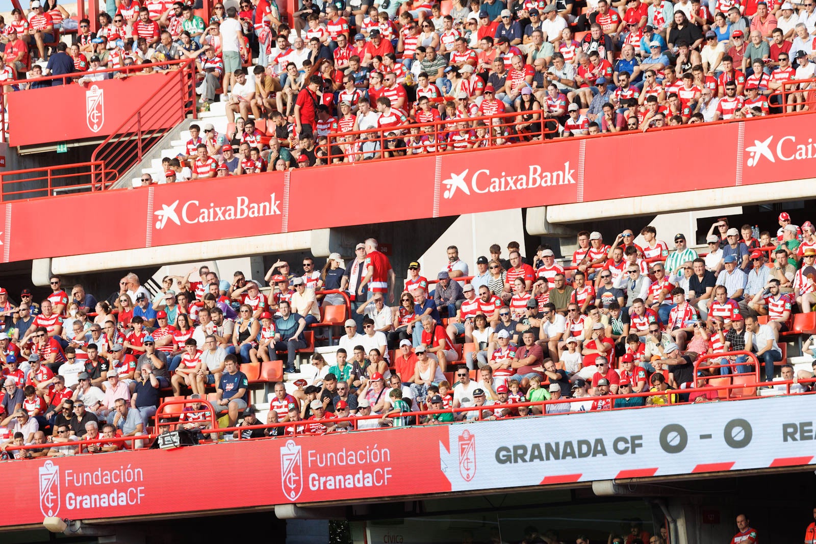 Búscate en la grada de Los Cármenes durante el Granada-Betis