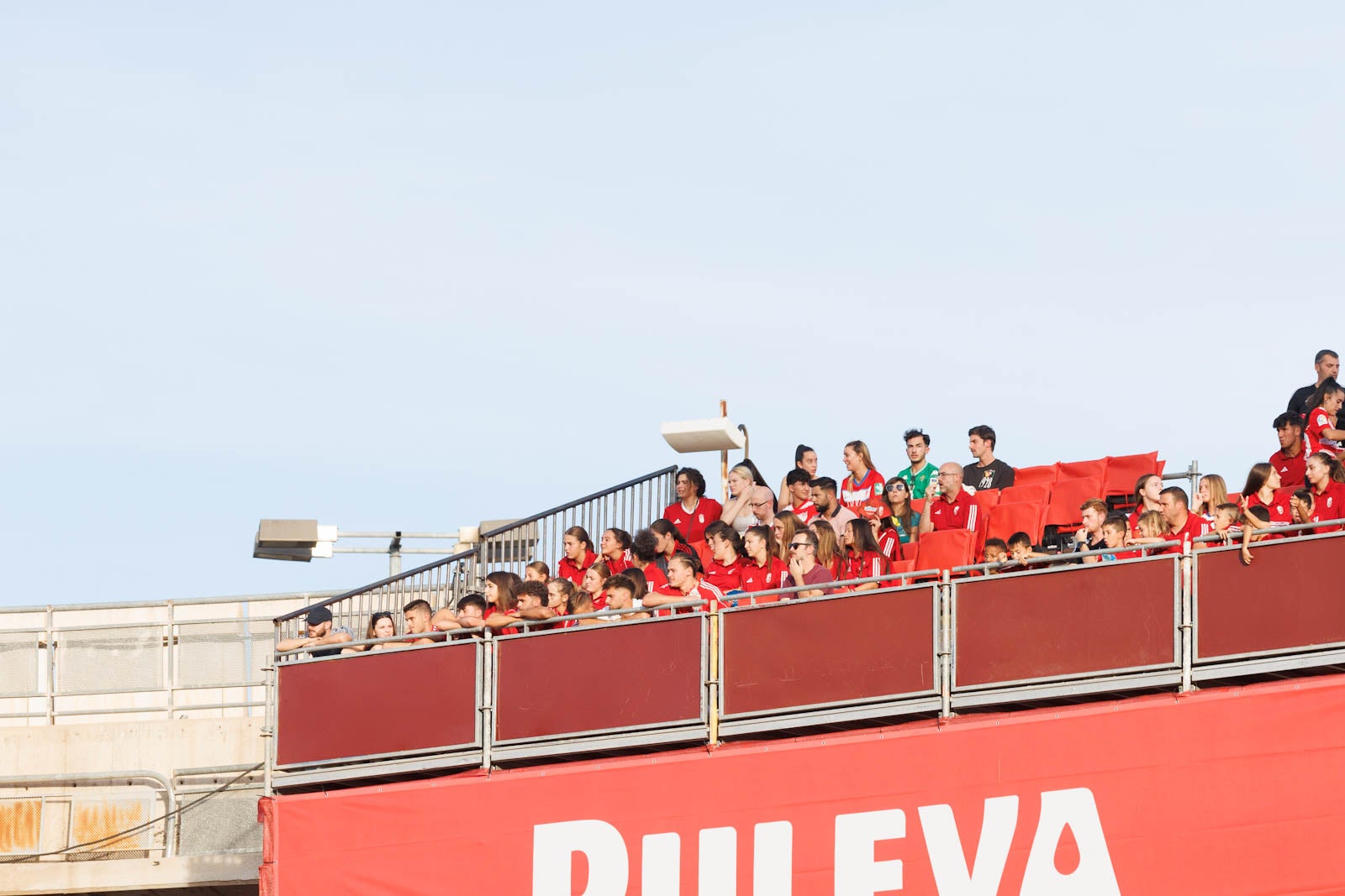 Búscate en la grada de Los Cármenes durante el Granada-Betis