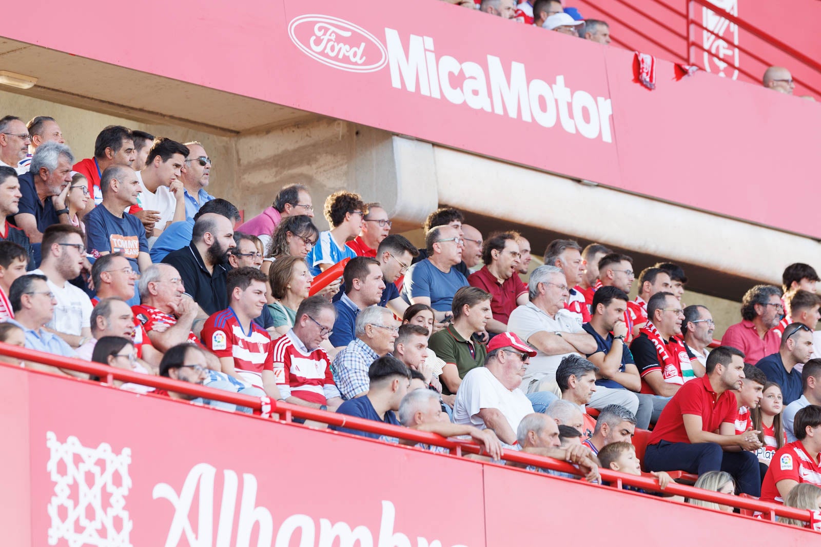 Búscate en la grada de Los Cármenes durante el Granada-Betis