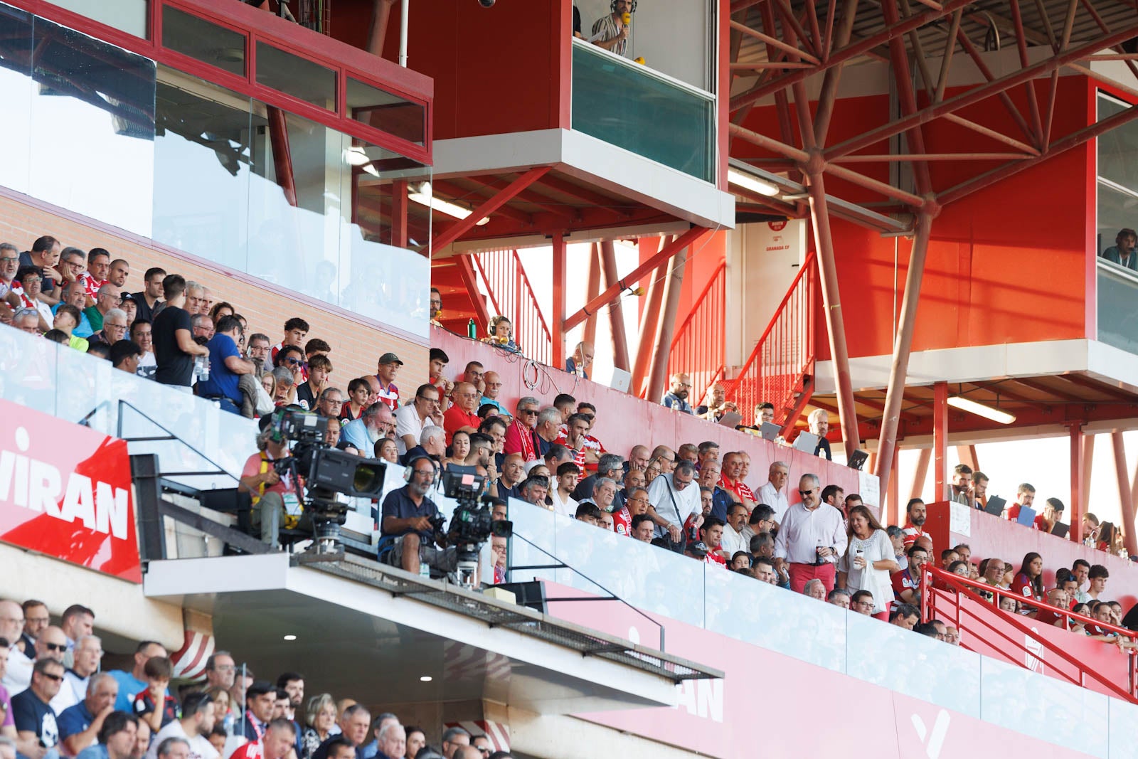 Búscate en la grada de Los Cármenes durante el Granada-Betis