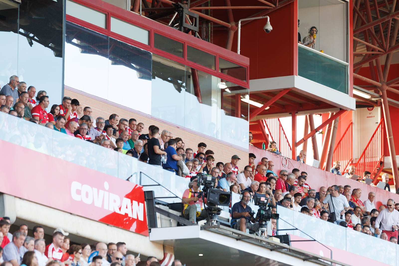 Búscate en la grada de Los Cármenes durante el Granada-Betis
