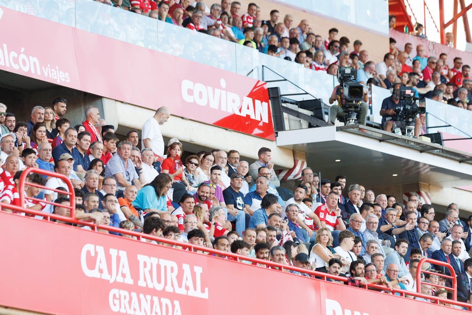 Búscate en la grada de Los Cármenes durante el Granada-Betis