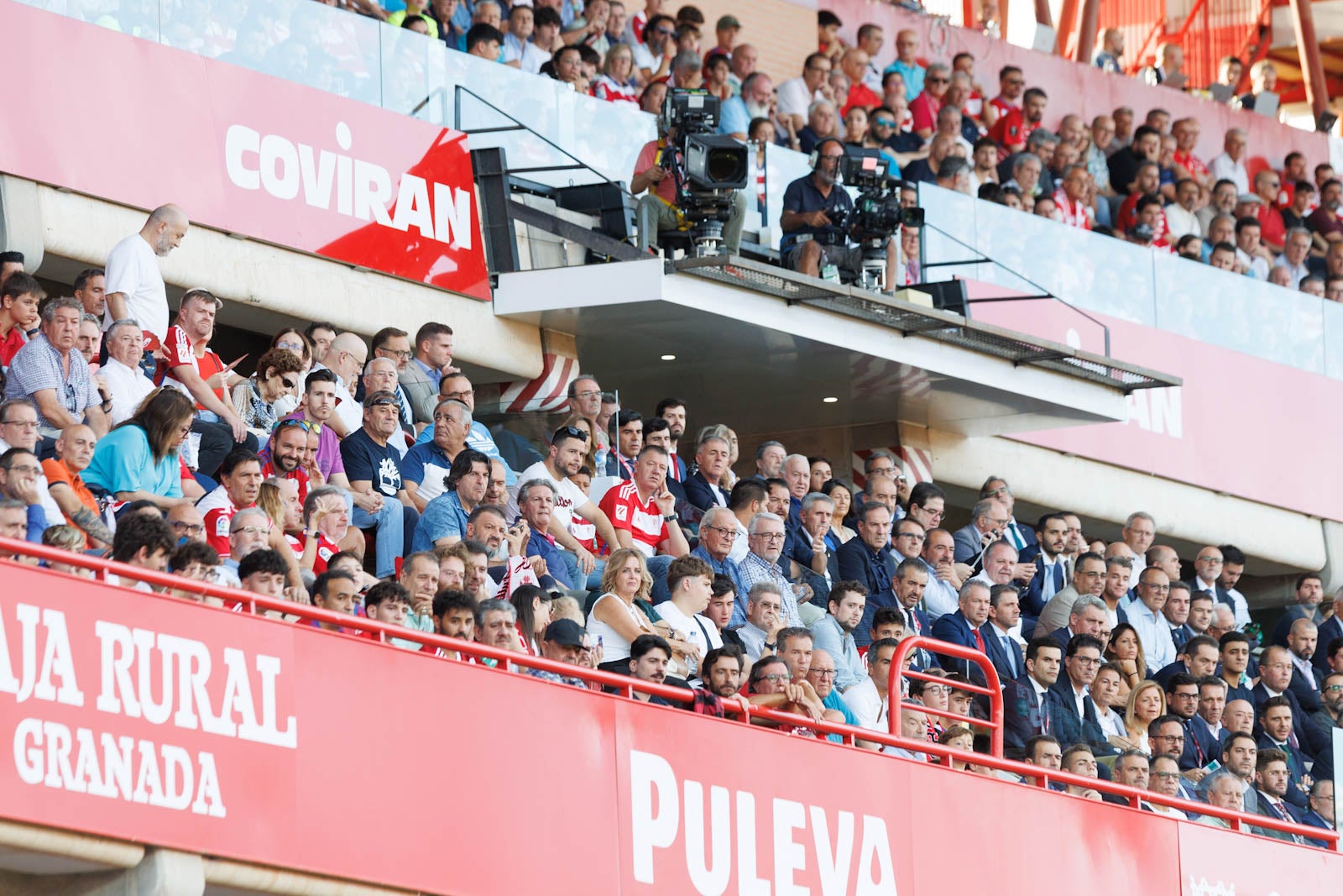 Búscate en la grada de Los Cármenes durante el Granada-Betis